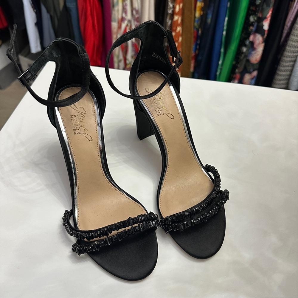 Jewel by badgley Mischka new heels